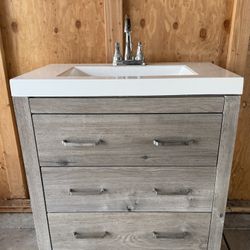 Glacier Bay Woodbrook 31 in. Single Sink White Washed Oak Bath Vanity with White Cultured Marble Top (Assembled) With Delta Faucet