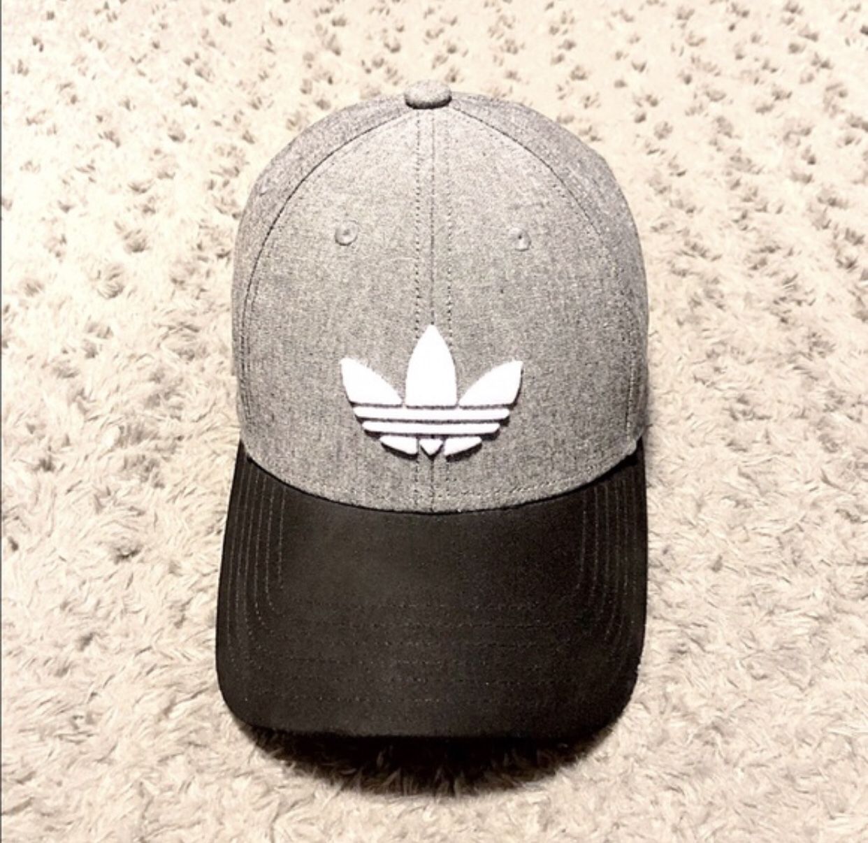 New! Men’s Adidas SnapBack cap paid $28 one size Brand new never worn Grey and black.