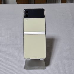 Samsung Galaxy Z Flip 3 5G (Factory Unlocked) 