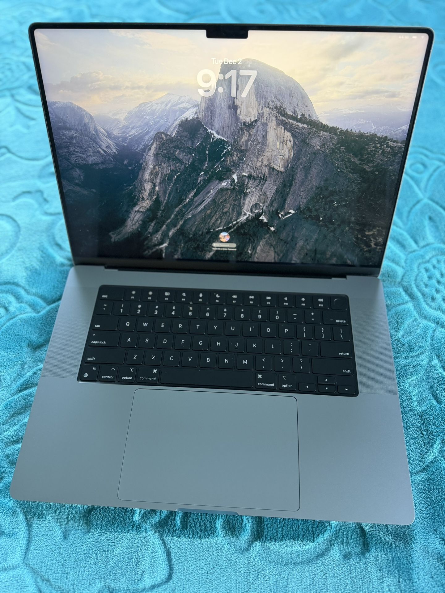 MacBook Pro 16” chip m2 pro 16gb Ram 512 gb ssd