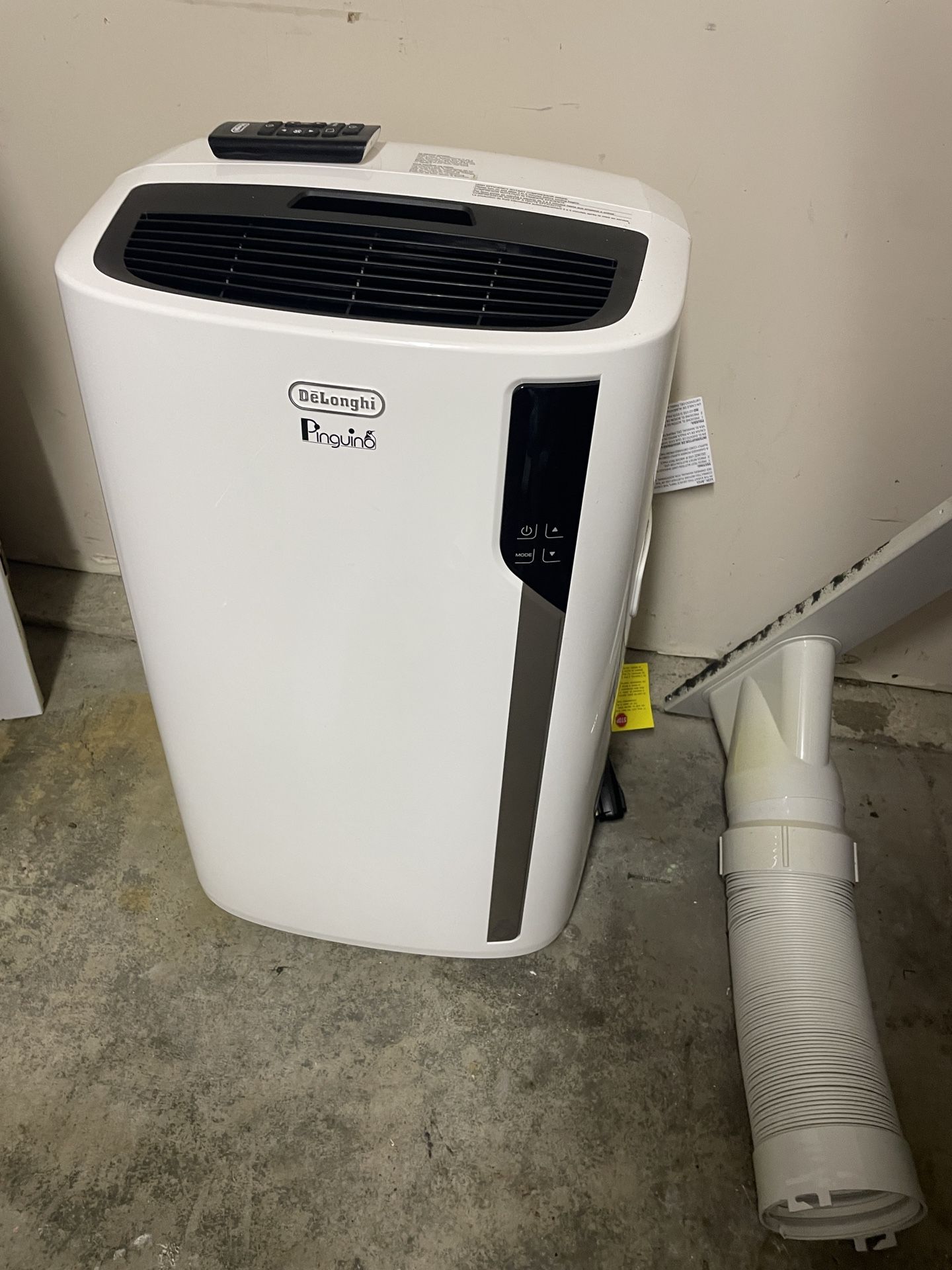 DeLonghi Penguin AC with Remote Control And Window Exhaust