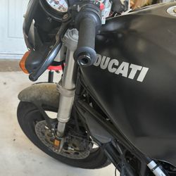 1999 Ducati monster 750 dark