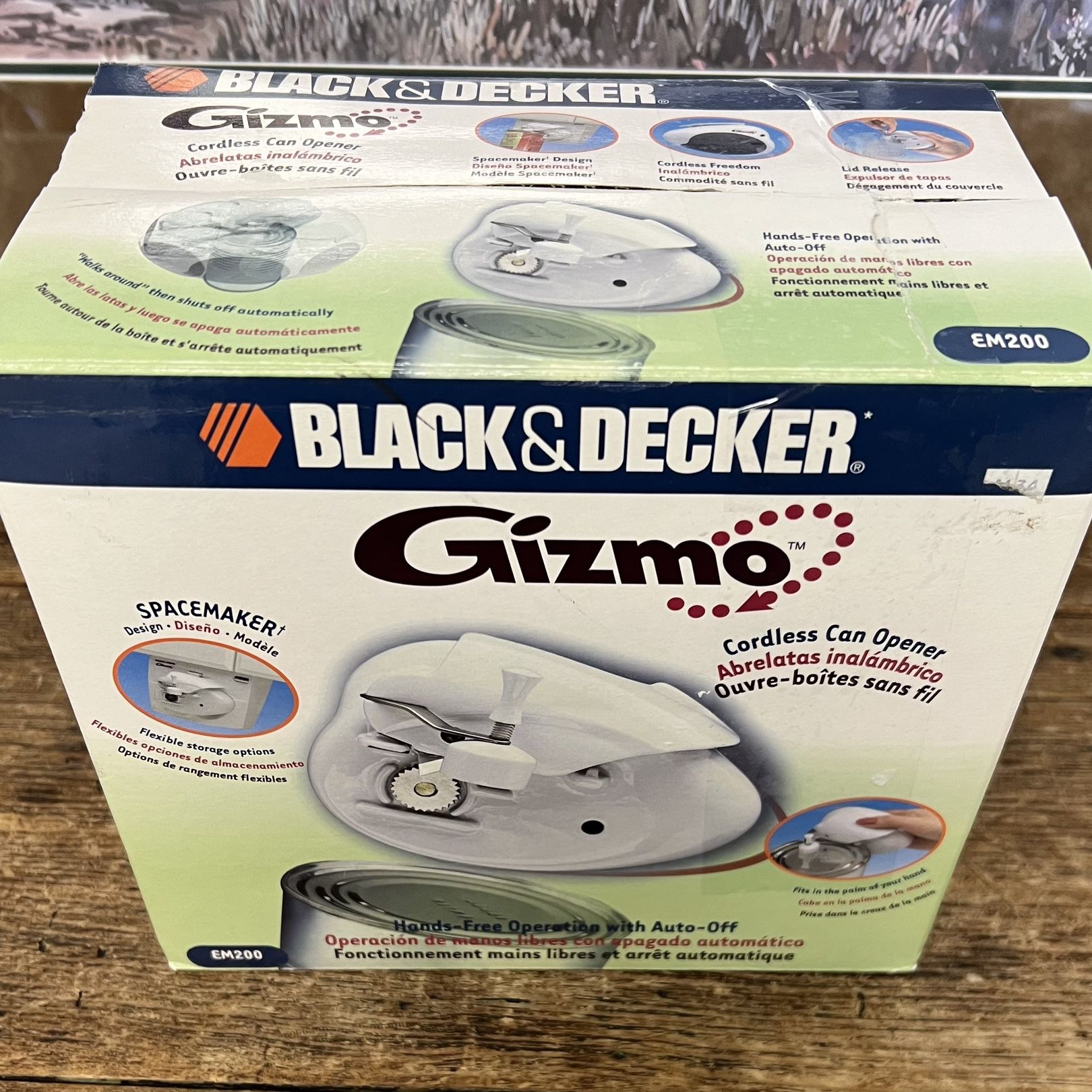 Black & Decker Gizmo EM200 Cordless Spacemaker Hands Free Can Opener for  Sale in San Antonio, TX - OfferUp