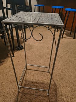 Metal  corner Table