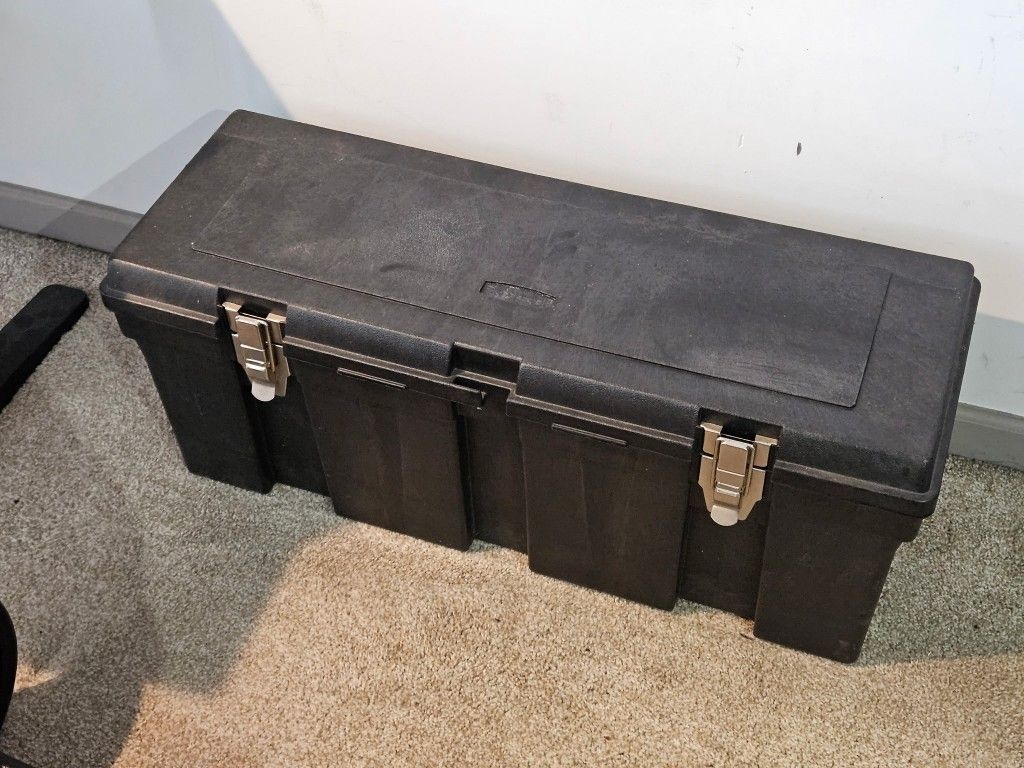 CHEST w/padlock Hole