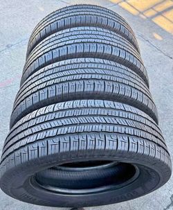 Set 235/55-18 Goodyear con el 80% de vida