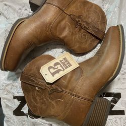 Women’s Boots/Tan/W9