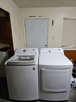 LG WASHER AND DRYER SET BOTH ELECTRIC XL CAPACITY 5.0 CU CLEAN AND DESINFECTED DELIVERY AVAILABLE FOR EXTRA FEE