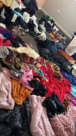 Women  size S and M and man clothes size M and women shoes size 6