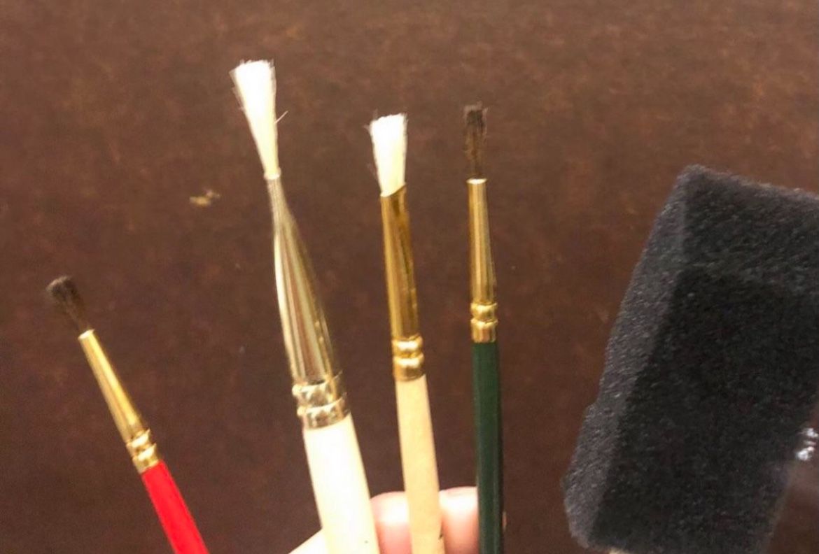 1 Box Of 100s Of Paint Brushes.