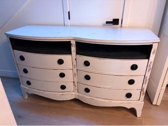 Shabby chic dresser/tv stand