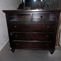 Dark Brown Wooden 3-Drawer Dresser