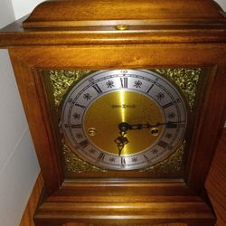 Flawless Howard Miller German #340-020 Mechanical Wooden Mantle Clock Please Look At All Photos 