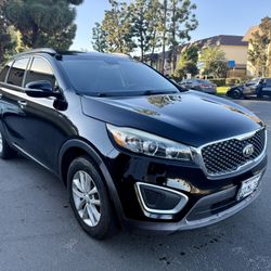 2018 Kia Sorento LX – Clean Title – Black on Black – Priced to Sell