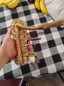 Wine bottle opener