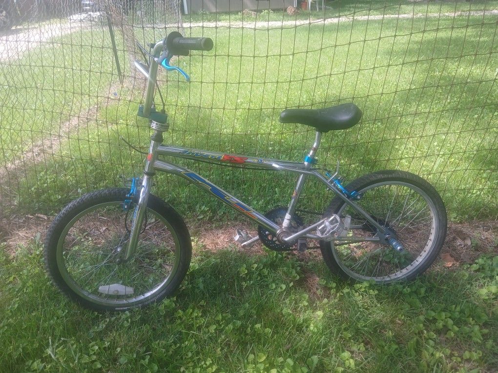 π²π₯ Dyno Royce Union Invert BMX Bike β Vintage Street Legend! π₯π²
π° $200 β Cash Only
π Located in Arnold, MO