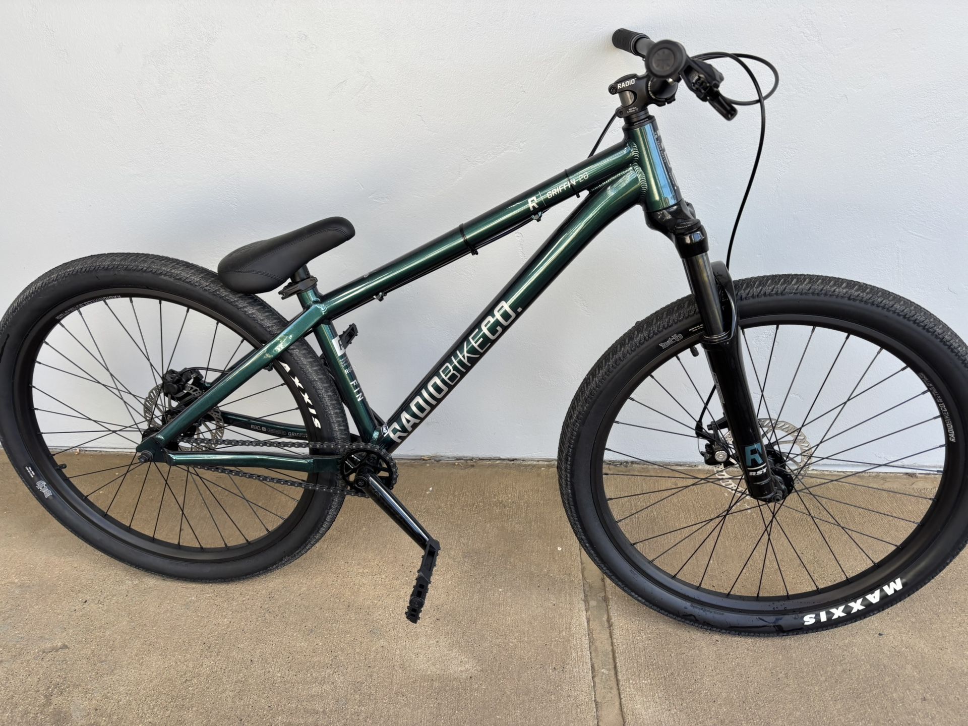 Dirt Jumper - Radio Griffin 26” Bike (Brand New)
