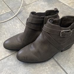 Style & Co Women’s booties (size 9.5)