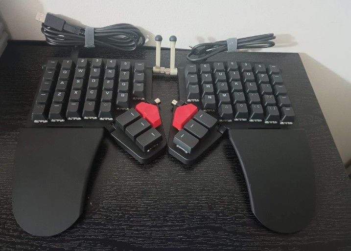 ZSA Moonlander RGB Keyboard Black - Cherry MX Brown Tactile Switches Barely Used