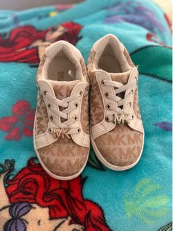 Girls shoes