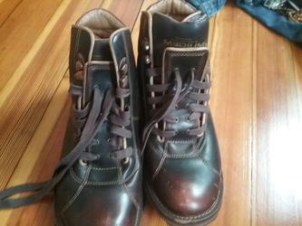 Medium mens boot 9 5