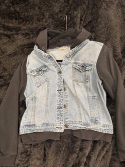 black sleeve and denium body jacket