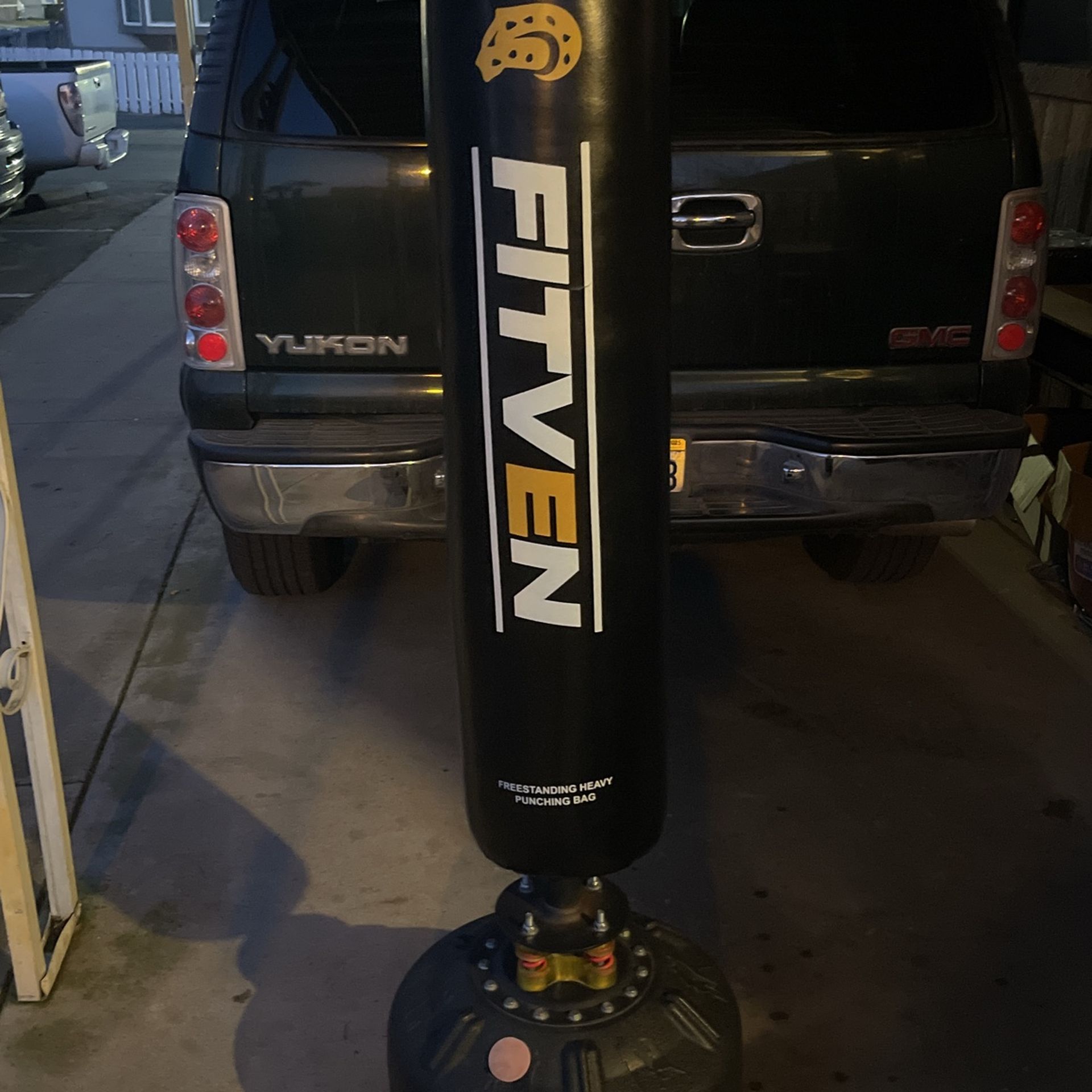 FITVEN Freestanding Punching Bag With Gloves