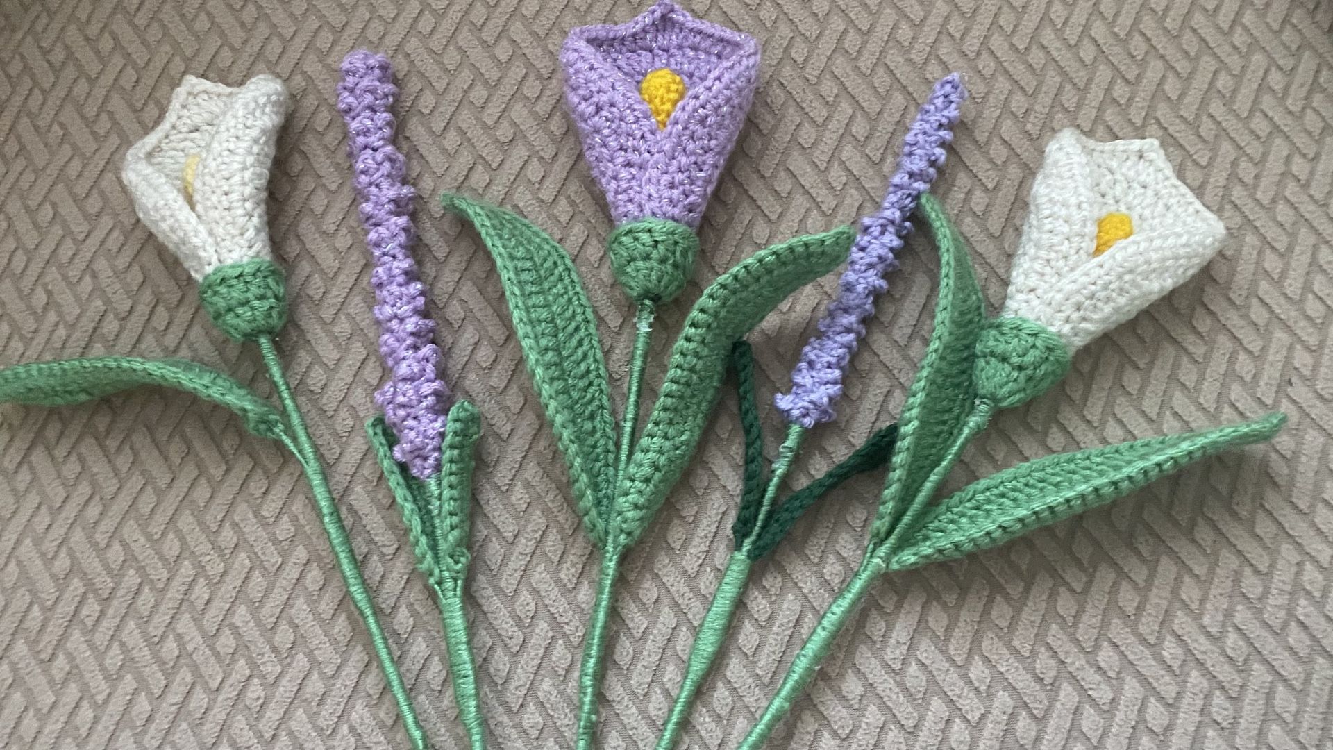 Flores De Lirios De Cala Y Lavanda