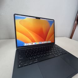 MacBook Air M2 (2022) – Excellent Condition