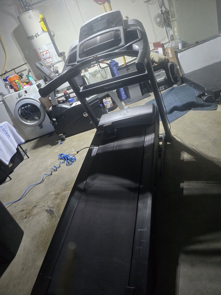  Nortic track Treadmill And Lifecycle Exersize Equipment 