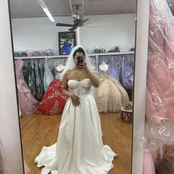 Elegant White Wedding Gown – Worn Once, Size 8 – Like New!
