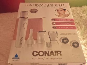 Conair Satiny Smooth All-in-One Facial Trim System
Sistema de depilación facial todo en uno Conair Satiny Smooth