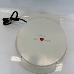 Vintage Black & Decker Sweet Hearts Waffle Maker Model G12 Tested & Working.
