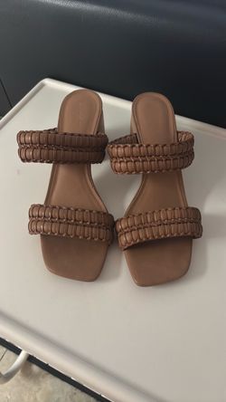 Heels size 8 1/2