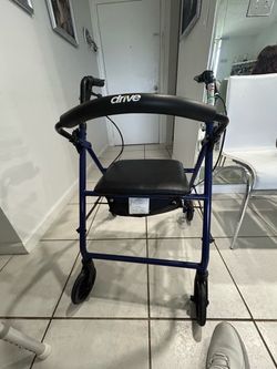Andador adultos color azul, excelente comdicion