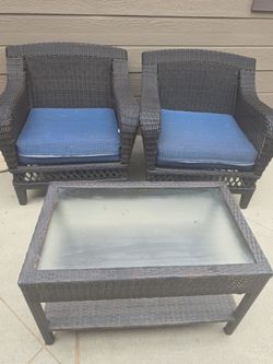 2 Expensive Patio chairs  450 plus patio table 40 all