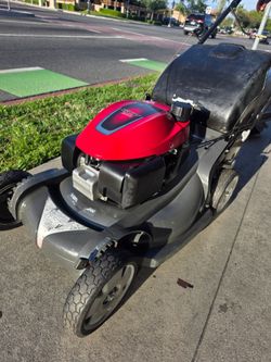 HONDA GAS SELF PROPELLED LANW MOWER