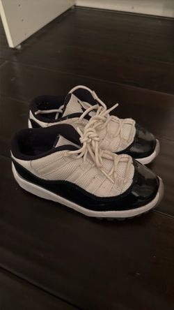 Air Jordan 11 Low White Black Sneakers