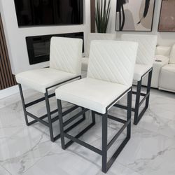 City Furniture Harlem White 24" Upholstered Barstool X4