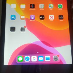 iPad 6th Gen 32gb Wi-Fi And Sprint Cellular In Excellent Condition.