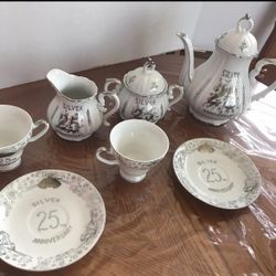 Saji Vintage Fine Porcelain China Tea Set for 8 persons. 21 Piece