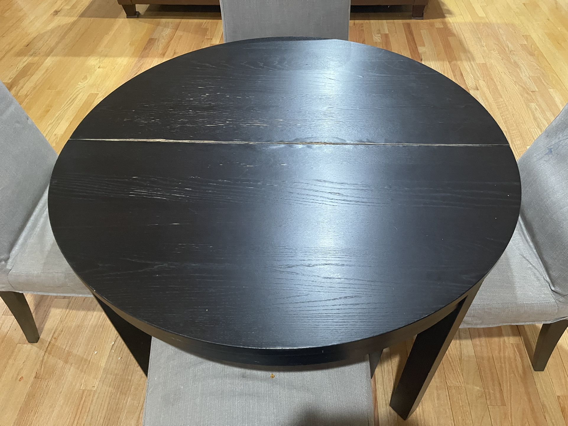 Elegant Expandable Dining Table Set – Seats 4+