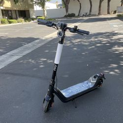 NIU KQi3 Pro Electric Scooter Foldable 31 Miles Range Top Speed 20 mph Fast Charging Battery Foldable Commuting