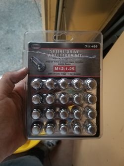 Locking lug nuts
