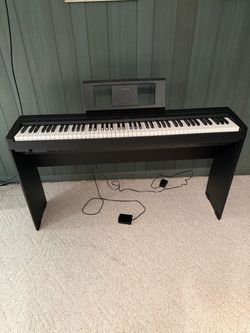 Yamaha Piano P143