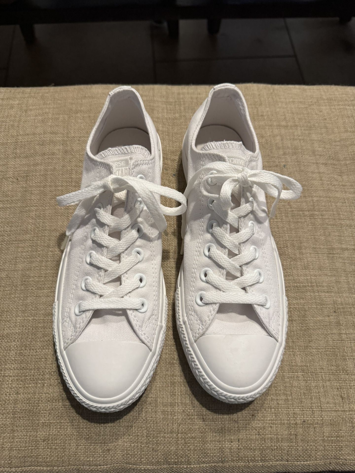 New White Converse Chuck Taylor Shoes Men’s Size 6.5 Women’s Size 8.5