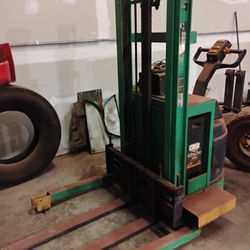Clark * walk Behind FORKLIFT * 2200 LBS * ELECTRIC 