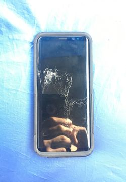 Samasung Galaxy S8 64GB Cracked Screen