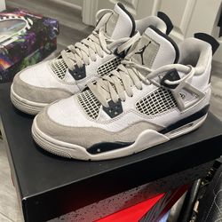 Jordan 4 Military Black 6,5 Y