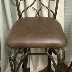 Set of 3 Swiveling Barstools